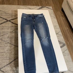 Super comfy jeans, long so great for taller people!